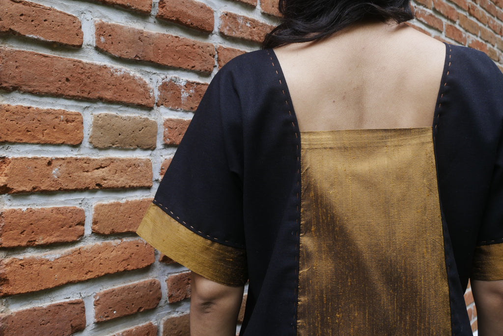 Vestido corto con seda y rebozo.