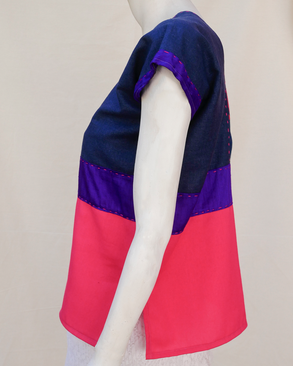 Huipil de lino con seda y bordado único.