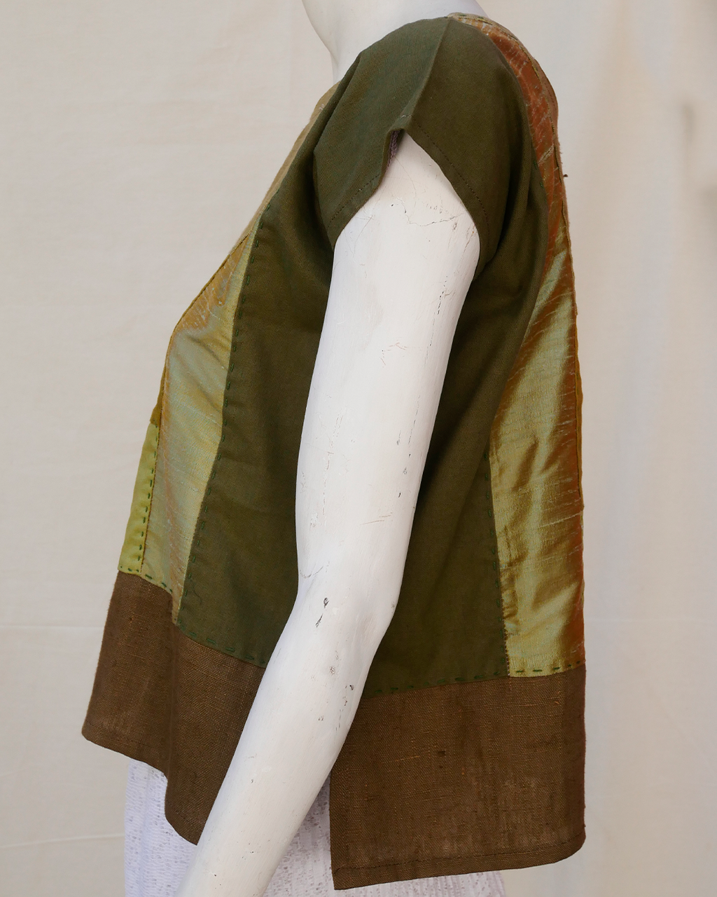 Huipil de lino con seda verde olivo.