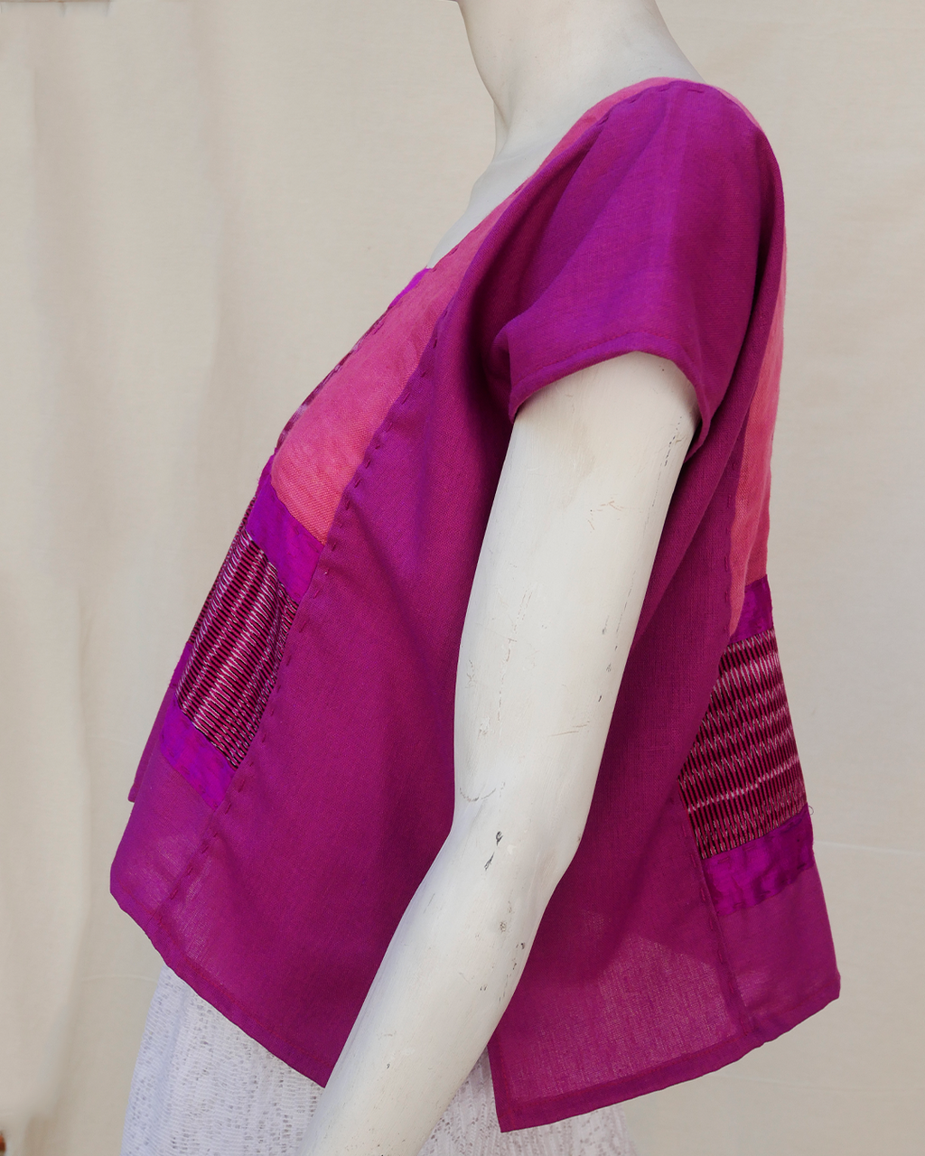 Huipil rosa con lino, algodón, seda y rebozo.