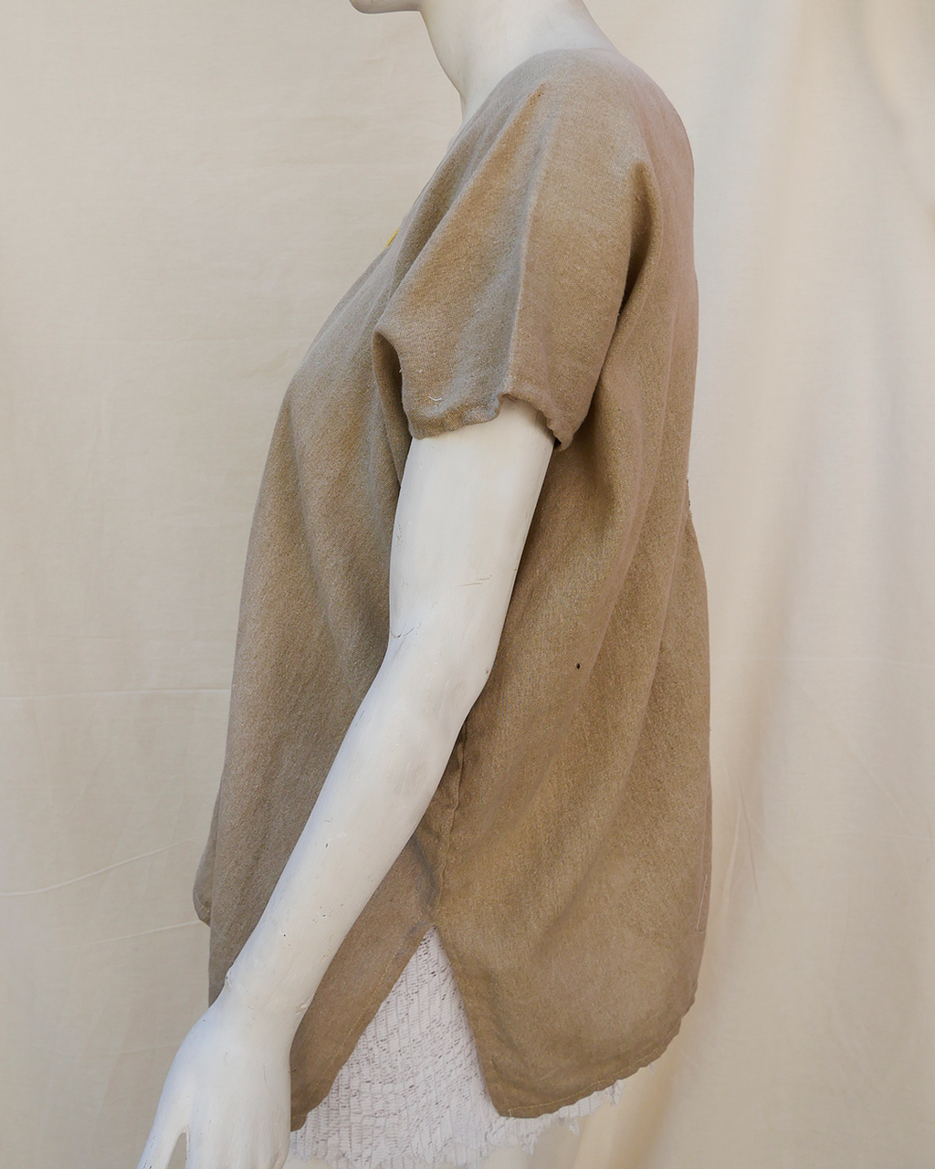 Huipil de algodón con bordado de Oaxaca con seda.