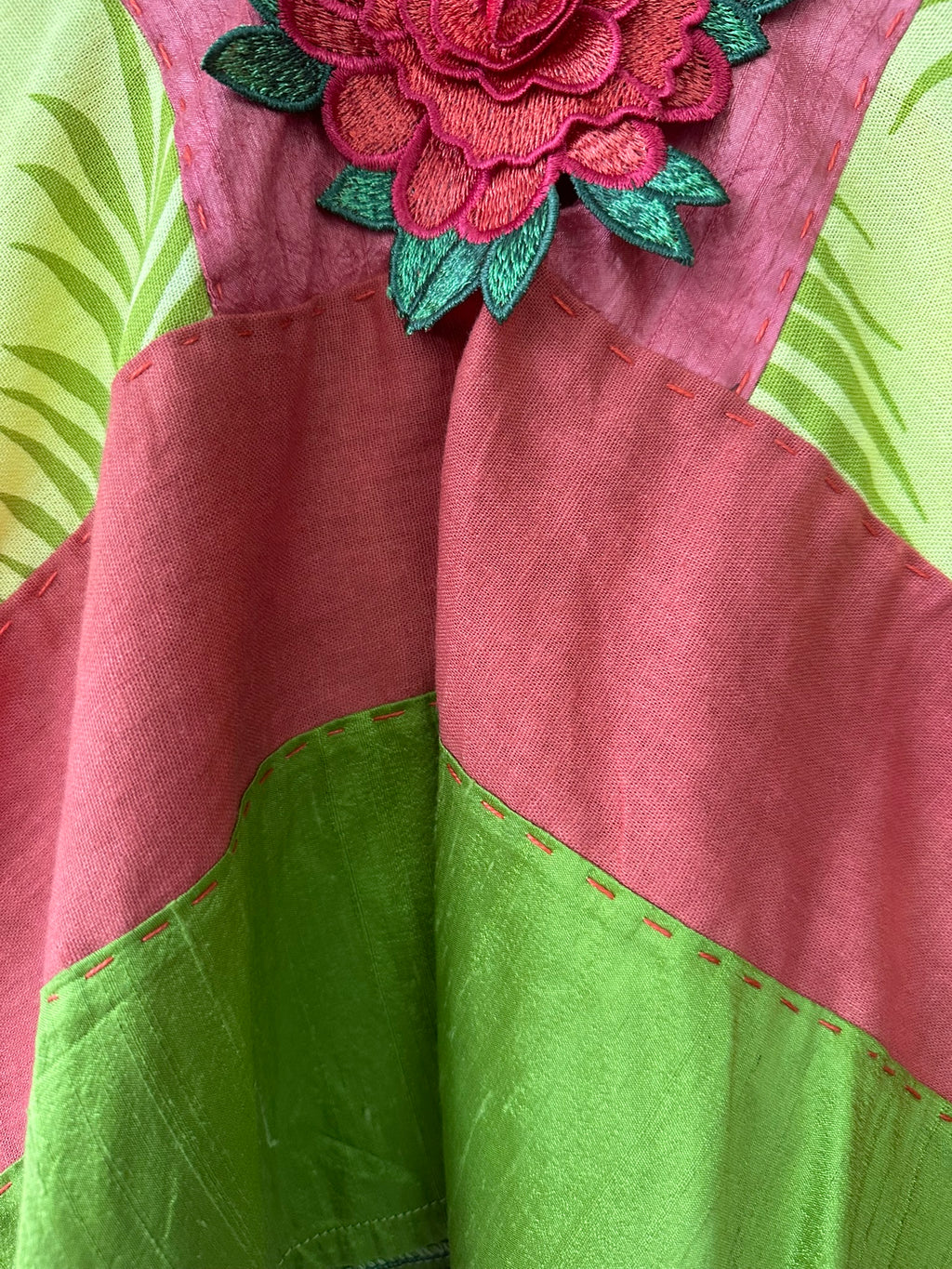 Huipil de lino con seda.