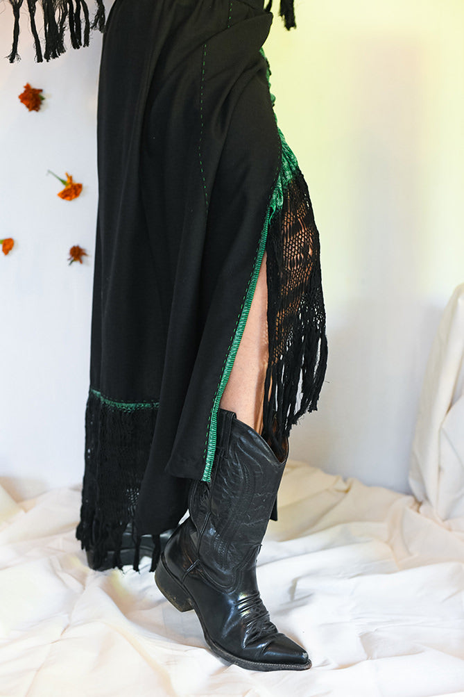 Traje de lino con rebozo.