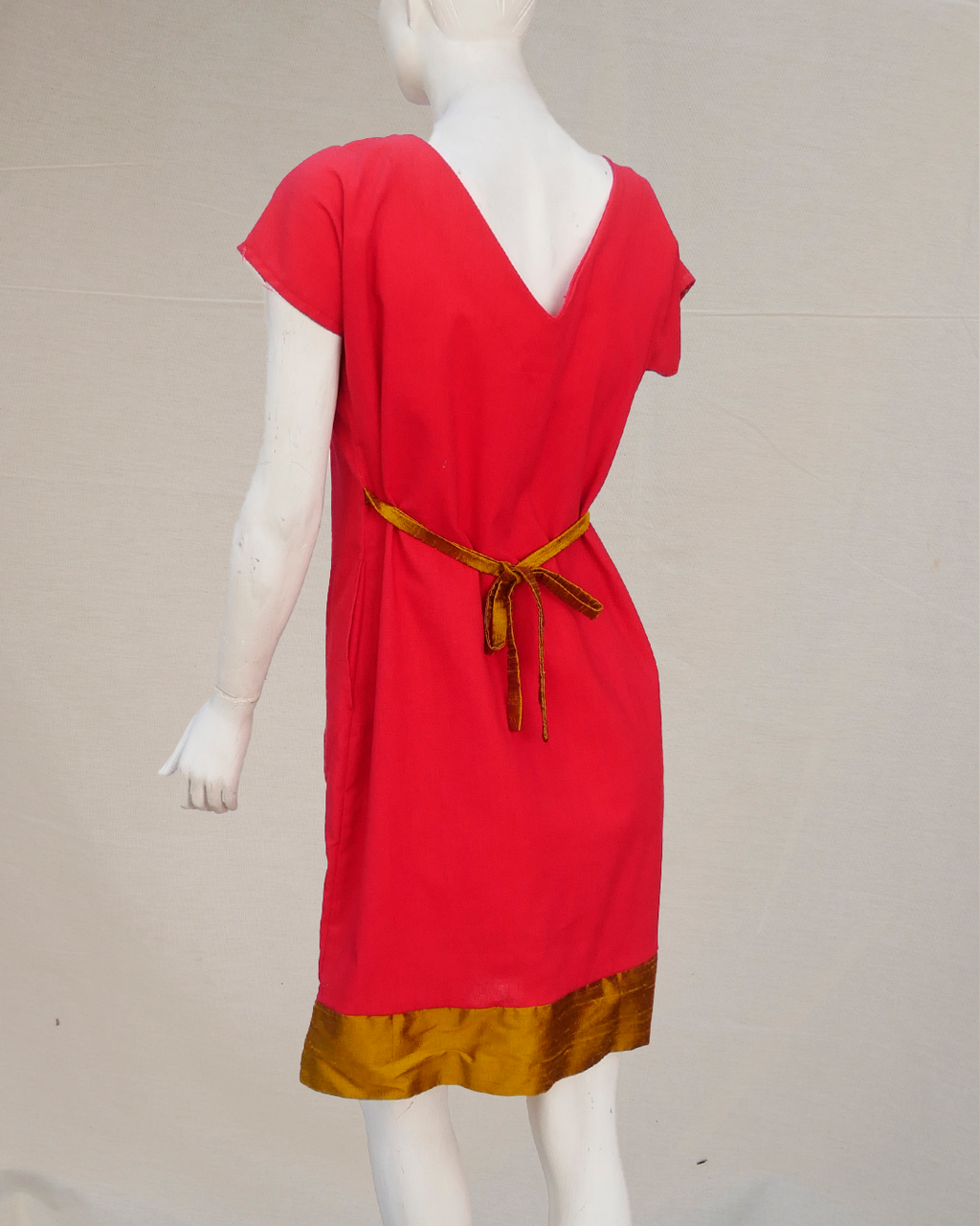 Vestido de lino y seda.