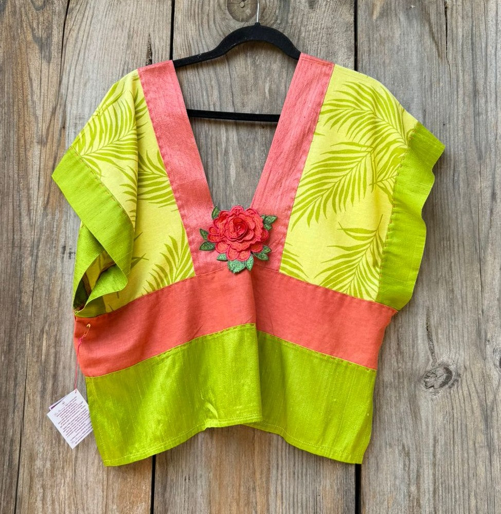 Huipil de lino con seda.