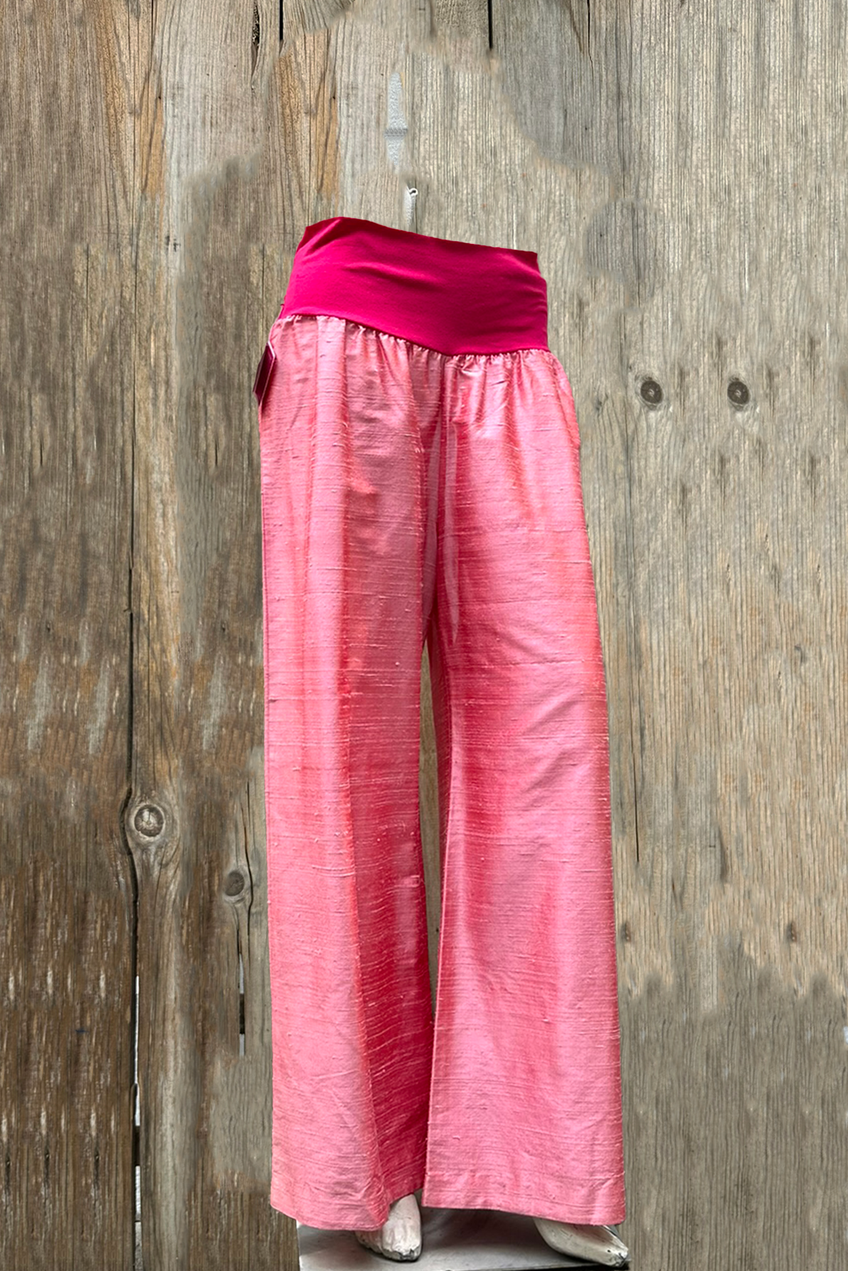 Pantalón de seda rosa mexicana